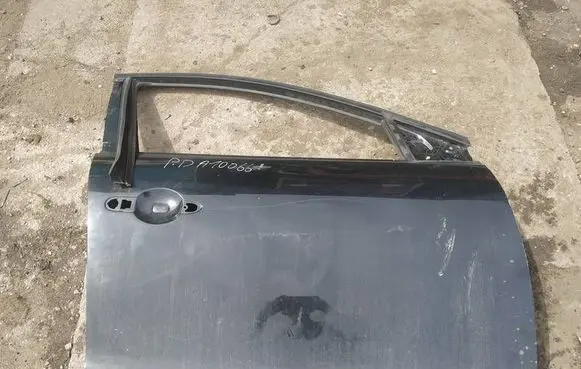 Renault Megane III Front door juodos