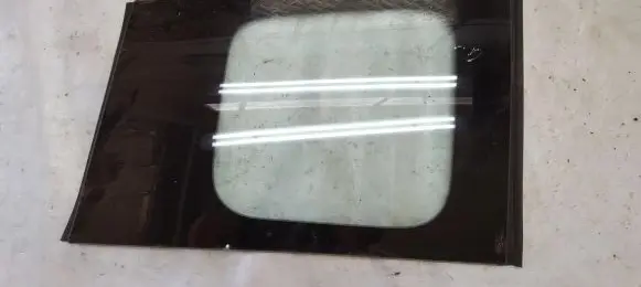 Mazda 5 Rear side window
