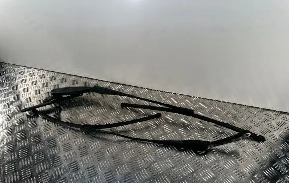 Mercedes-Benz C W205 Front wiper blade arm