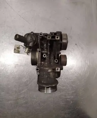 Honda CR-V Oil filter mounting bracket