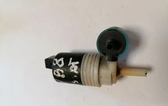 Volkswagen PASSAT B5 Windscreen/windshield washer pump 1H6955651