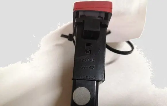Hyundai Tucson JM Hazard light switch 937902E900