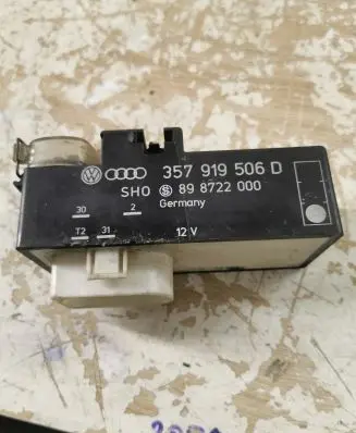 Volkswagen Golf IV Coolant fan relay 357919506D