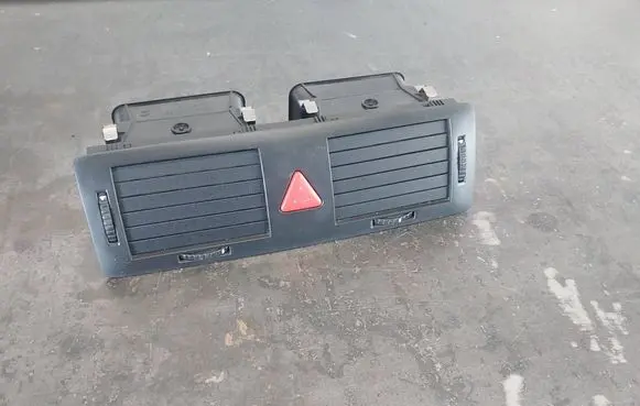 Skoda Fabia Mk1 (6Y) Dash center air vent grill 6Y0820951