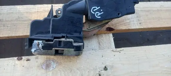 Volvo S40, V40 Front door lock