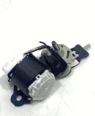 Toyota Yaris Rear seatbelt H073818