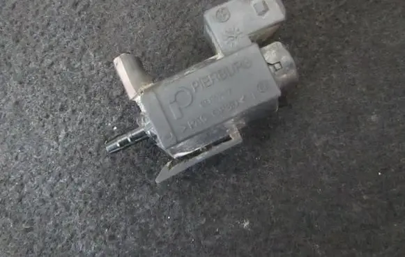BMW 5 GT F07 Turbo solenoid valve 7810831 7.02318.00