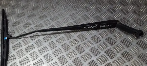 Toyota Avensis T250 Front wiper blade arm