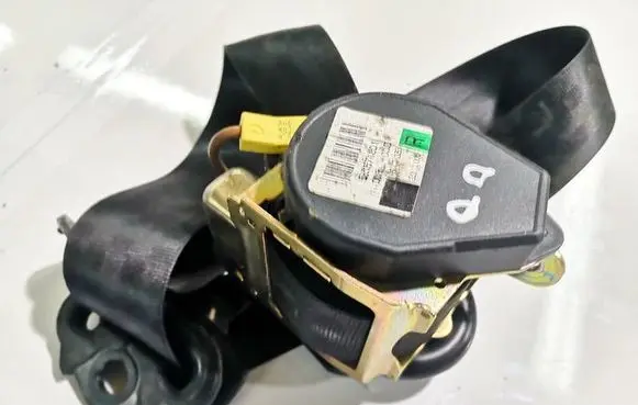 Audi A6 S6 C5 4B Front seatbelt 560571801