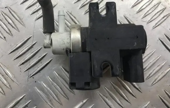 Audi A4 S4 B7 8E 8H Turbo solenoid valve 8E0906627C