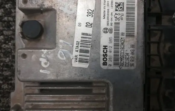 Peugeot 207 Engine control unit/module ECU 0281012985 EDC16C34 9653958980