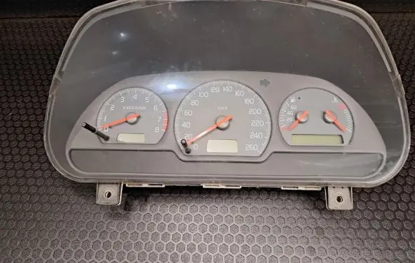 Speedometer (instrument cluster)