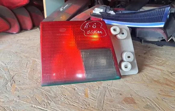 Audi A6 S6 C4 4A Tailgate rear/tail lights 4A0945093 145591