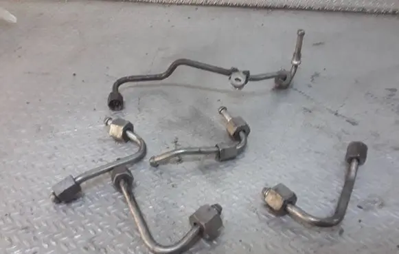 Mercedes-Benz B W245 Fuel injector supply line/pipe 