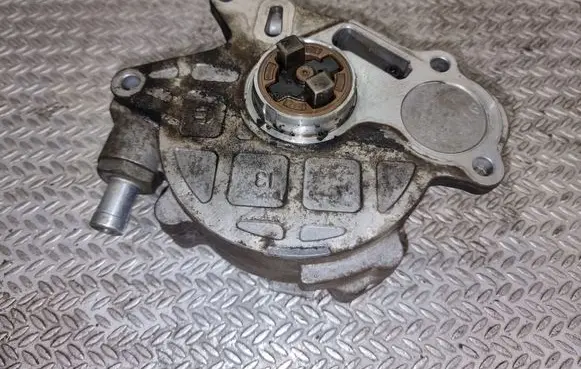 Volkswagen Transporter - Caravelle T5 Vacuum pump 03L131512
