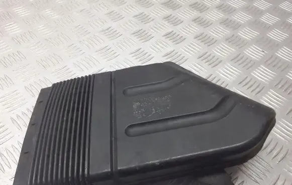 Audi A4 S4 B6 8E 8H Air intake duct part 8E0129617