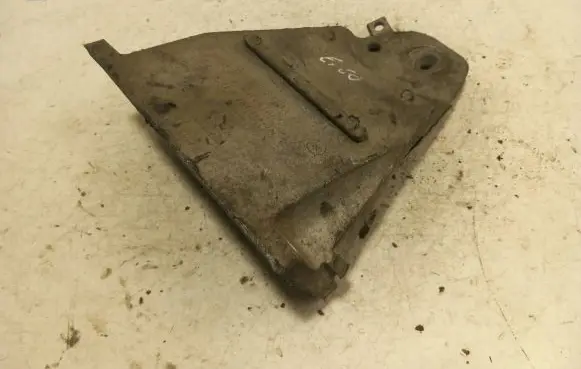 BMW 5 E60 E61 Engine mounting bracket 6761112 24188110