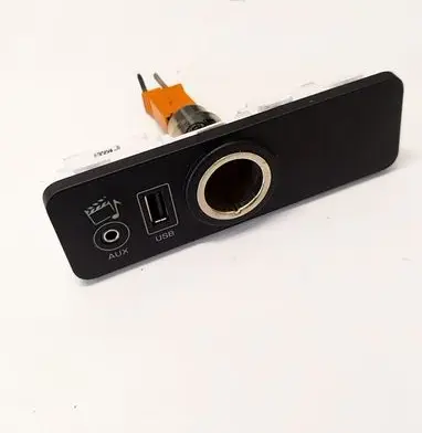 Jaguar XF USB socket connector 28339197