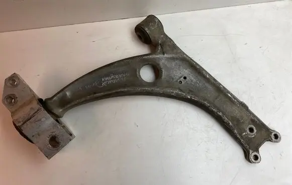 Volkswagen PASSAT B6 Front lower control arm/wishbone 3C0407153B
