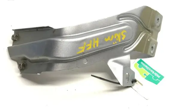 Volkswagen Caddy Fender mounting bracket 2K5821136