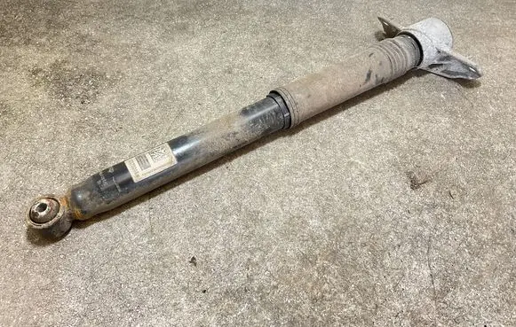 Volvo XC40 Rear shock absorber/damper 32370245R