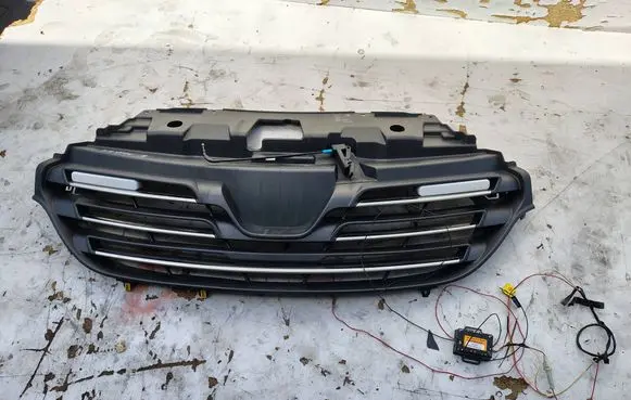 Renault Trafic III (X82) Front grill