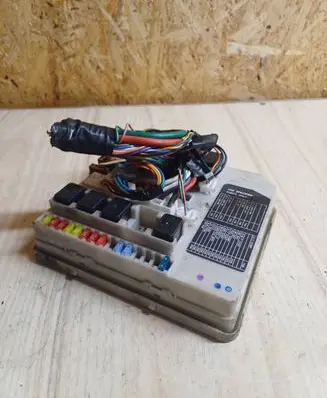 Nissan Note (E11) Fuse module 284B7AX62A R1597 7AX62A