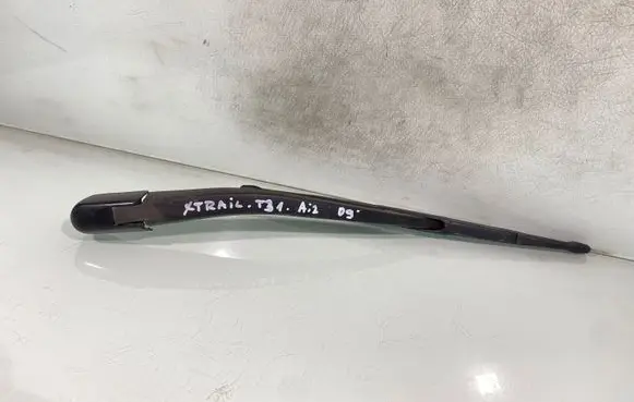 Rear wiper blade arm