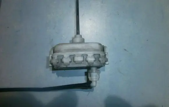 Audi A3 S3 8L Central locking vacuum pump 862153