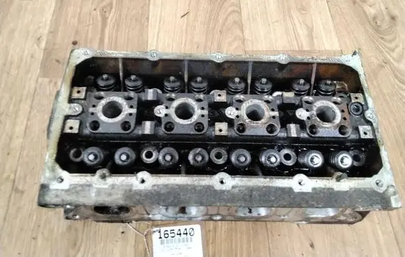 Volkswagen PASSAT B5.5 Engine head 036103373T