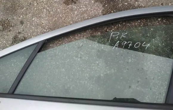 Peugeot 308 Front door window glass four-door as2