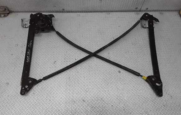 Rear door manual window regulator