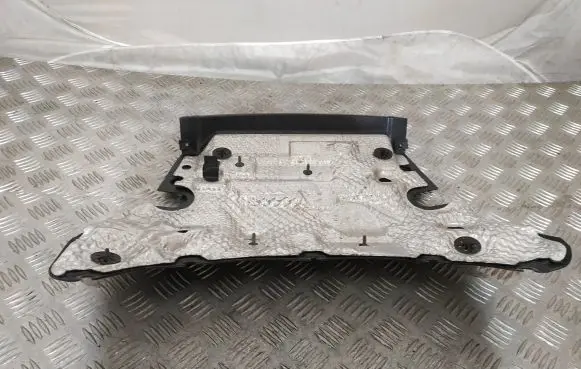 Volkswagen Touareg II Heat shield in engine bay 7P6819523