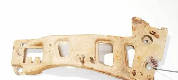 Volvo XC90 Engine mounting bracket