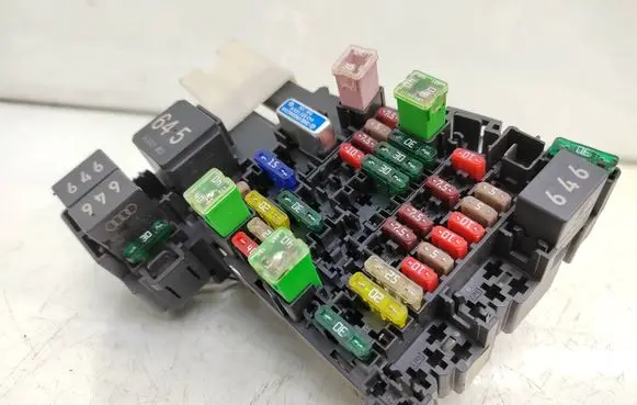 Volkswagen PASSAT B8 Fuse module 5Q0937615C 155160 14022016