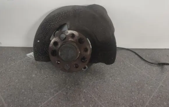 Mercedes-Benz CLS C218 X218 Front wheel hub A2183321001