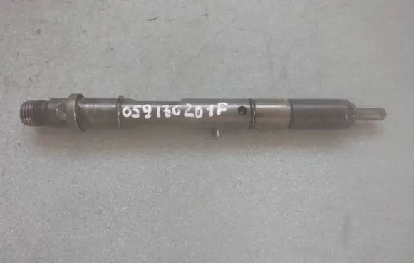 Audi A6 S6 C5 4B Fuel injector 059130201F