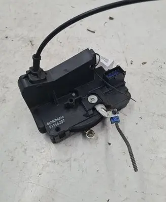 Opel Vivaro Front door lock 91166237