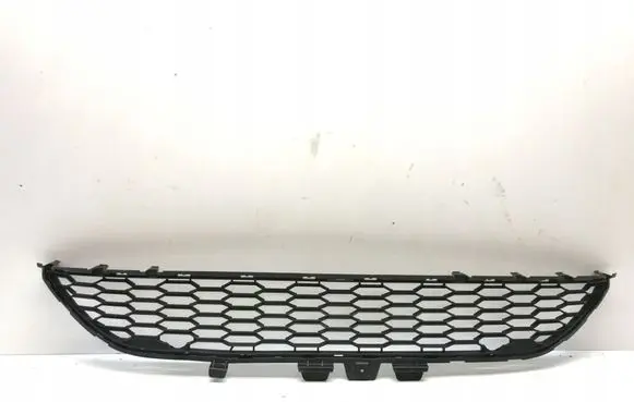 Dacia Sandero Front bumper lower grill 622546060R