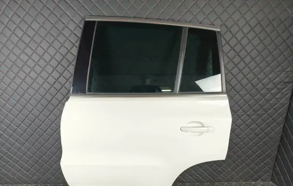Volkswagen Tiguan Rear door