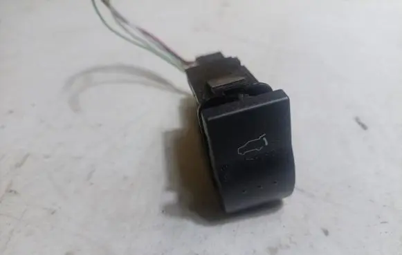 Mazda CX-9 Tailgate/boot open switch button TD1166LF0