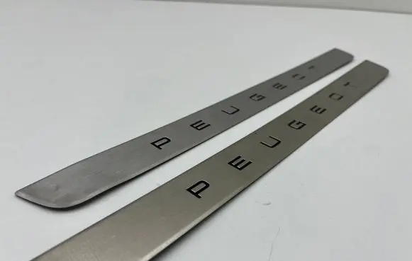 Peugeot 308 Front sill trim cover 98361940