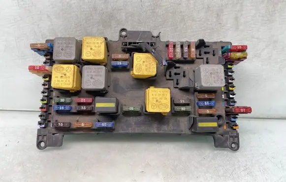 Mercedes-Benz ML W164 Fuse module A6395450401 518878004