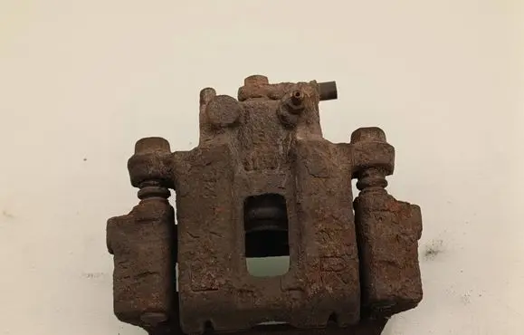 Mitsubishi Pajero Rear brake caliper 