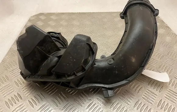 Volvo XC90 Intake resonator 31370120