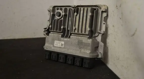BMW 5 G30 G31 Engine control unit/module 8591678