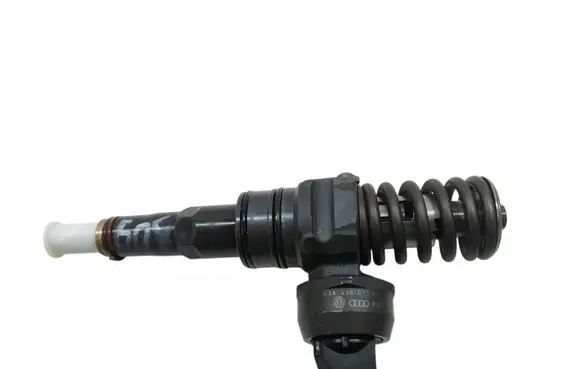 Skoda Fabia Mk1 (6Y) Fuel injector 038130073AG