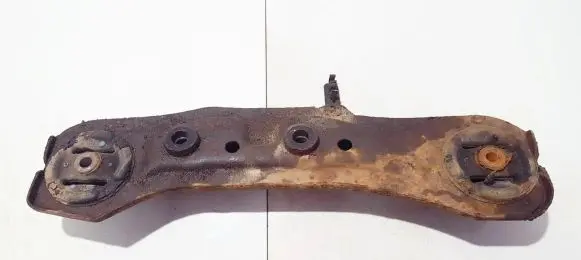 Honda CR-V Engine mount bracket