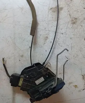 Mazda 3 I Front door lock
