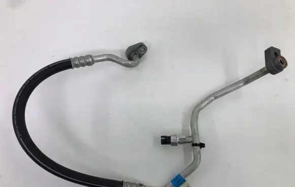 Ford Maverick Air conditioning (A/C) pipe/hose